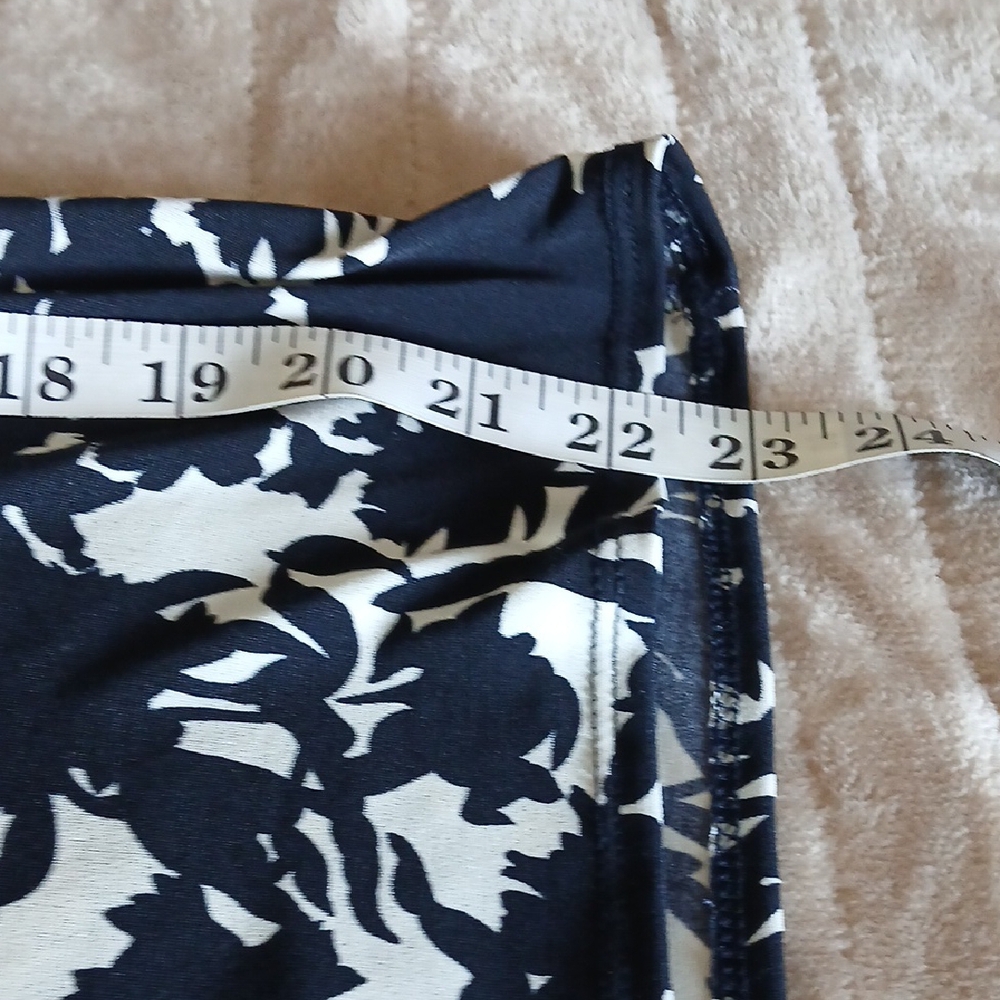 Max Studio Black and Cream Floral Blouse - Picture 13 of 14